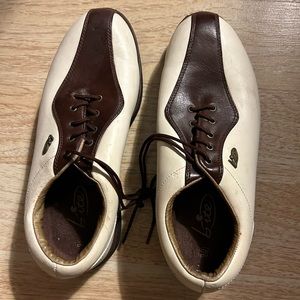 Bite leather women’s golf shoes in excellent condition lightly worn.